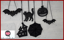 Laden Sie das Bild in den Galerie-Viewer, Halloween Hanging Tabs Fensterdeko