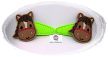 Laden Sie das Bild in den Galerie-Viewer, Haarclips,Haarspangen,Filz,gestickt,Pferd,Kinder,Pony,Reiten,Pferdchen,Barrett,Spängchen, Haarpangen