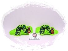 Laden Sie das Bild in den Galerie-Viewer, 2x Haarspängchen,kleine raupe nimmersatt, HaarAccessoire,Kinder,,Raupe,Nimmersatt,Caterpillar,Haarpangen